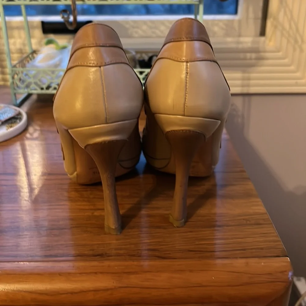 Prada Tan Scalloped Heels 37 1/2 - Picture 4 of 9